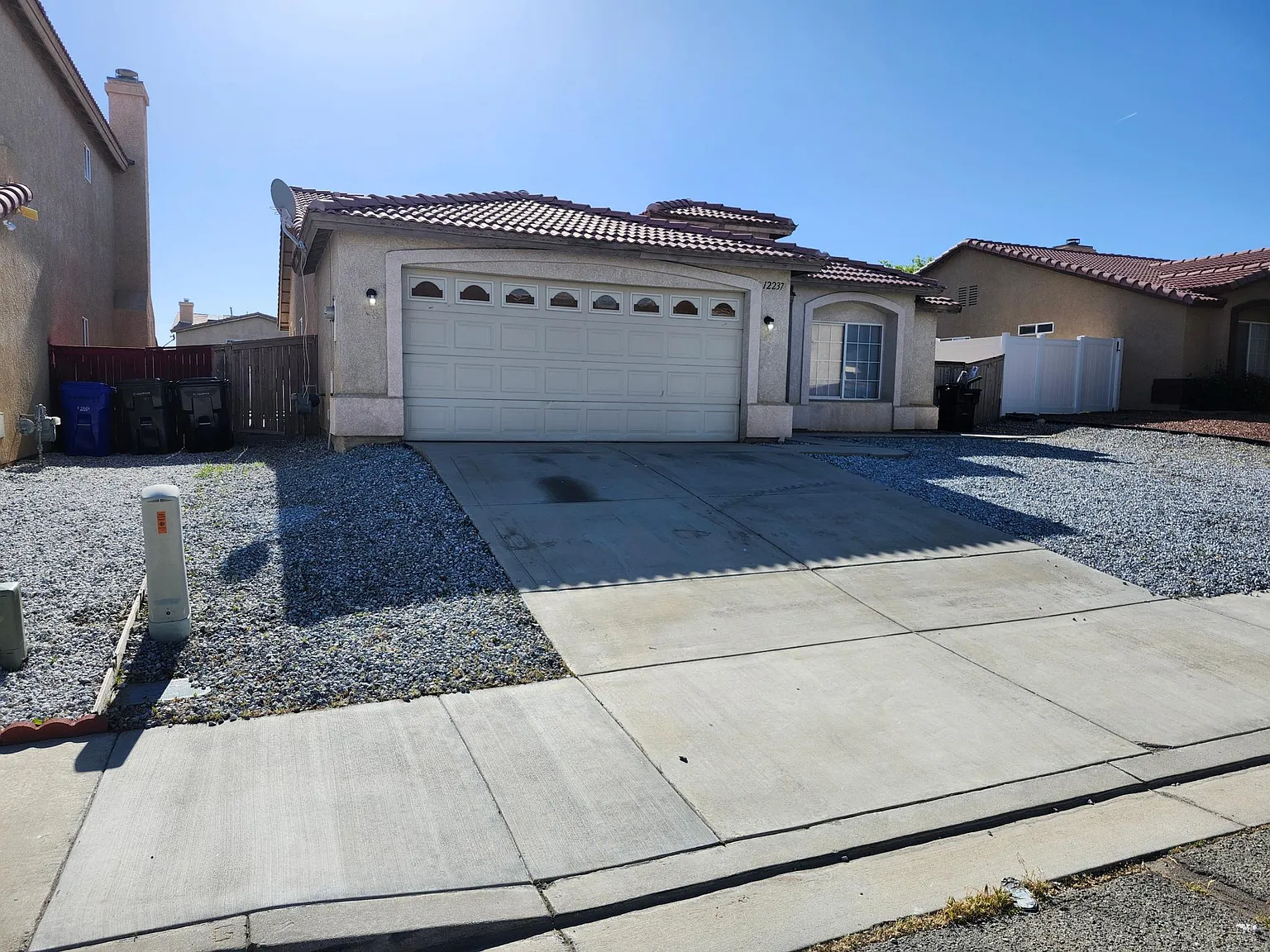 3 bed, 1393 sqft, $2,100 — Photo 2