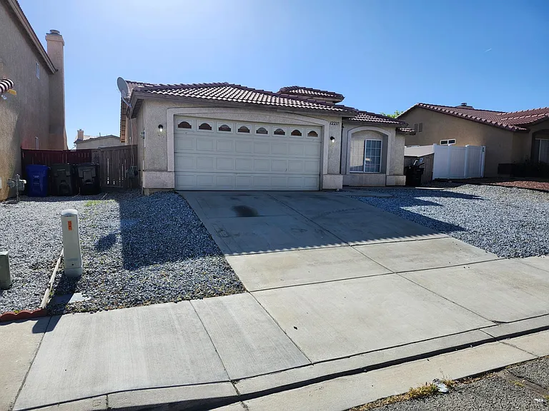 12237 Glenellen Ln — Photo 2
