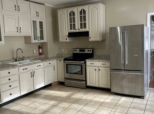 1076 Dixwell Ave #3, Hamden, CT 06514