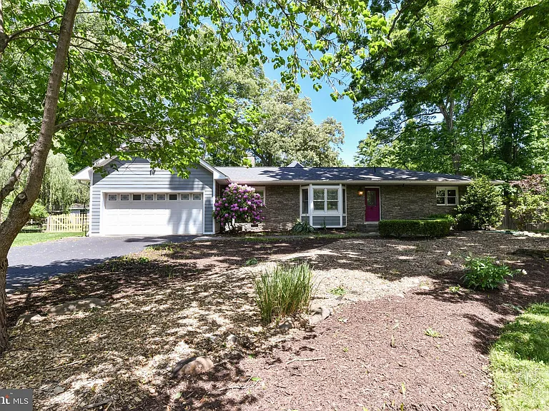 14 Oak Ln — Photo 60