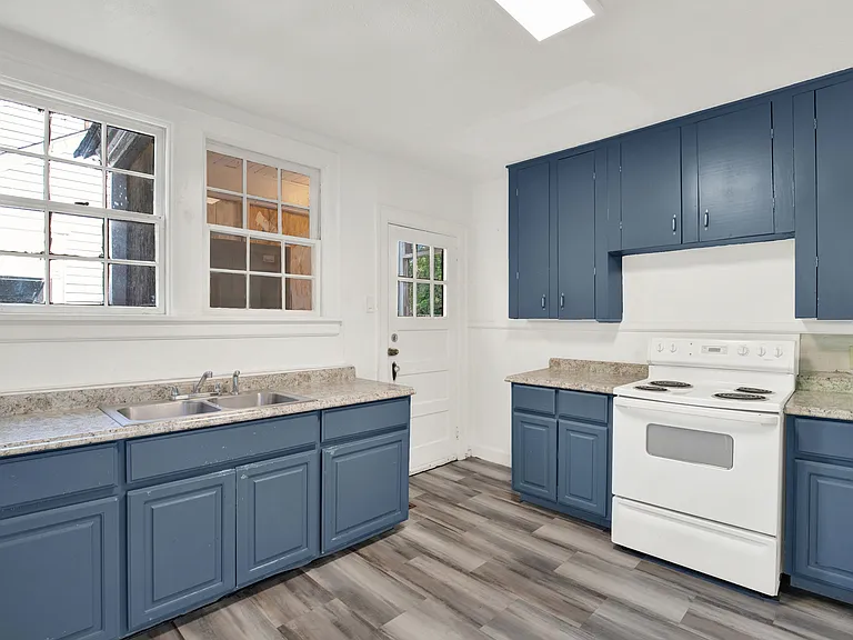 1501 E 35th St — Photo 12