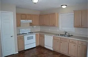325 Angelina Dr — Photo 4