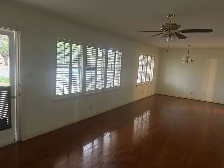 1135 Parkwood Pl — Photo 4