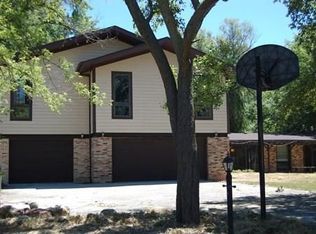 2139 Grange Rd, Highland Park, IL 60035