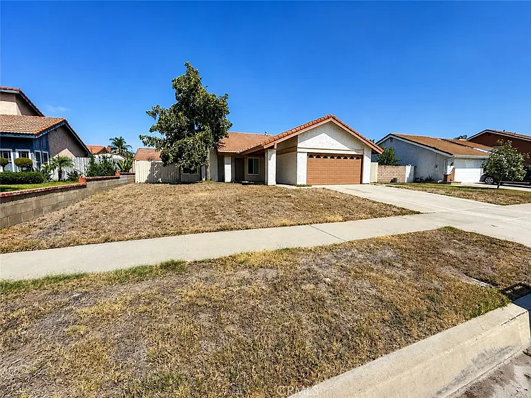 2703 S Fern Ave — Photo 1