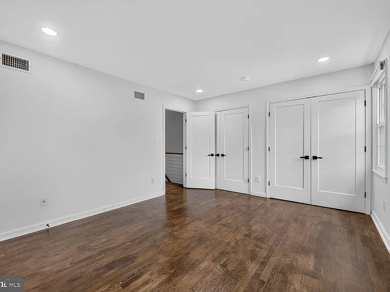 7426 Hallcrest Dr — Photo 19