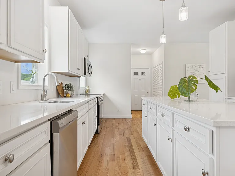 4 Sterling Dr — Photo 6