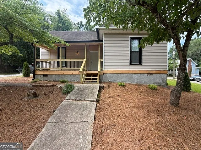 2 bed, 1.0 bath, $1,600 — Photo 2