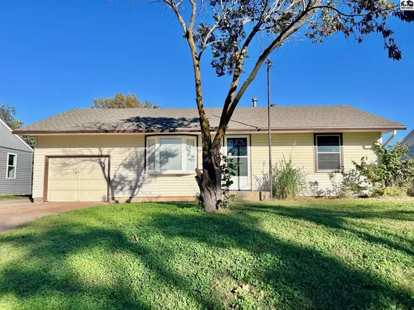 28 Sunset Dr, Hutchinson, KS 67502