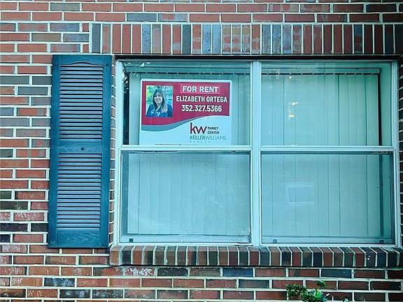 2nd image of 2360 SW Archer Rd APT 401