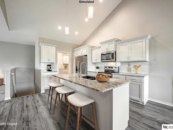 8800 Bristlecone Dr, Lincoln, NE 68526