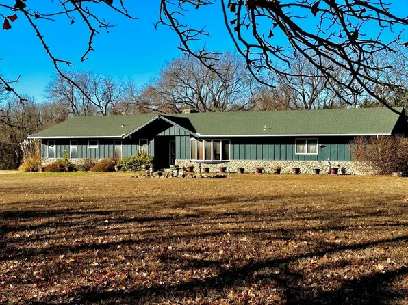 21235 Lakewood Ln, Chanute, KS 66720