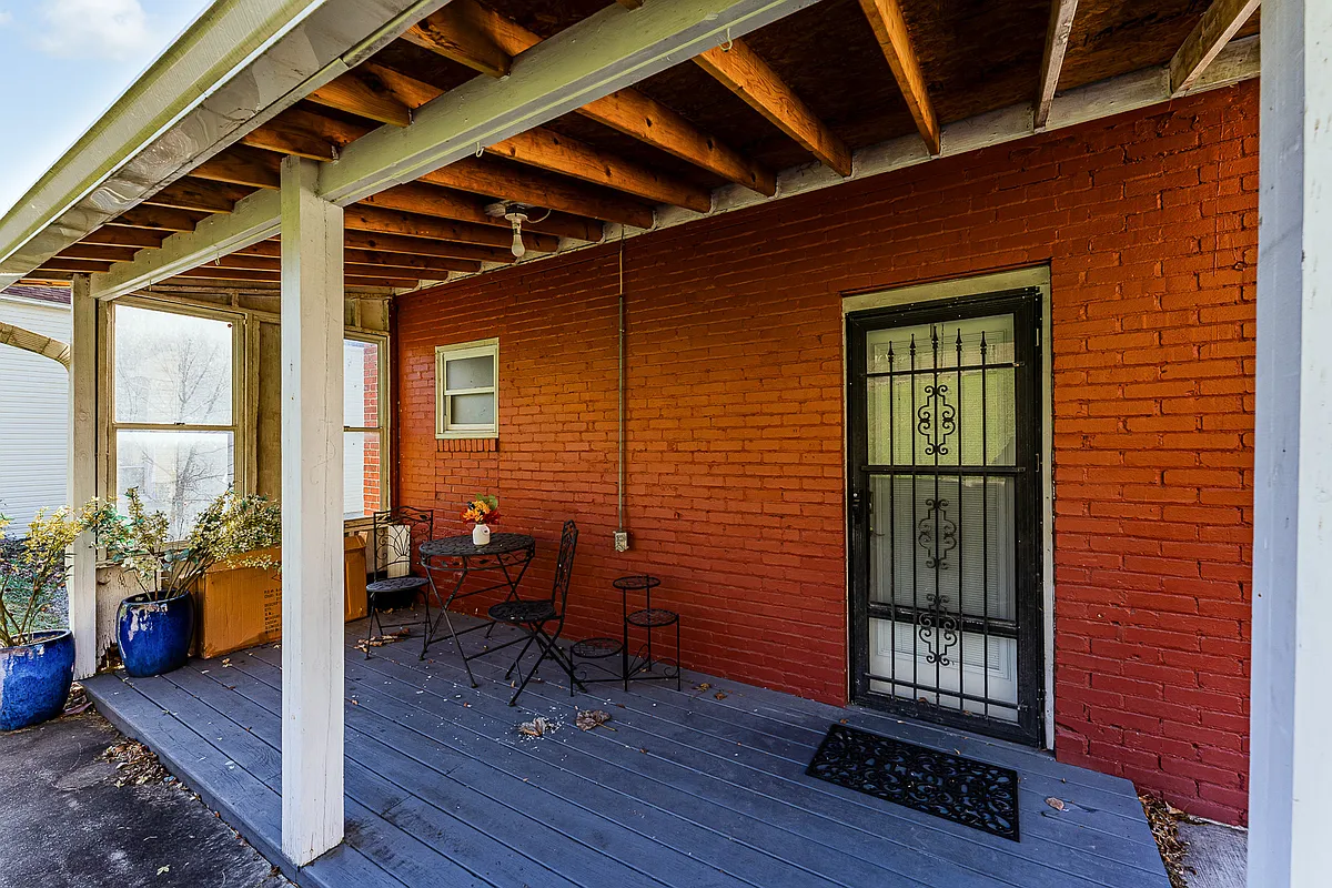 Building Photo - 2015 Listravia Ave