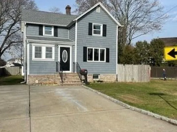 25 Bruce Street, West Babylon, NY 11704