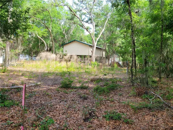 11 Gingerwood Rd, Saint Helena Island, SC 29920