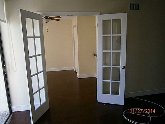 4th image of 800 Parkview Dr APT 528