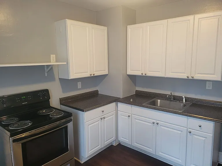 126 Flanders St — Photo 14