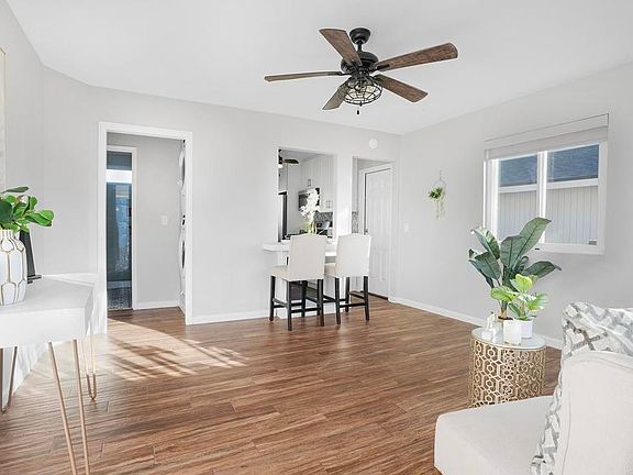 5th image of 909 Pecos St