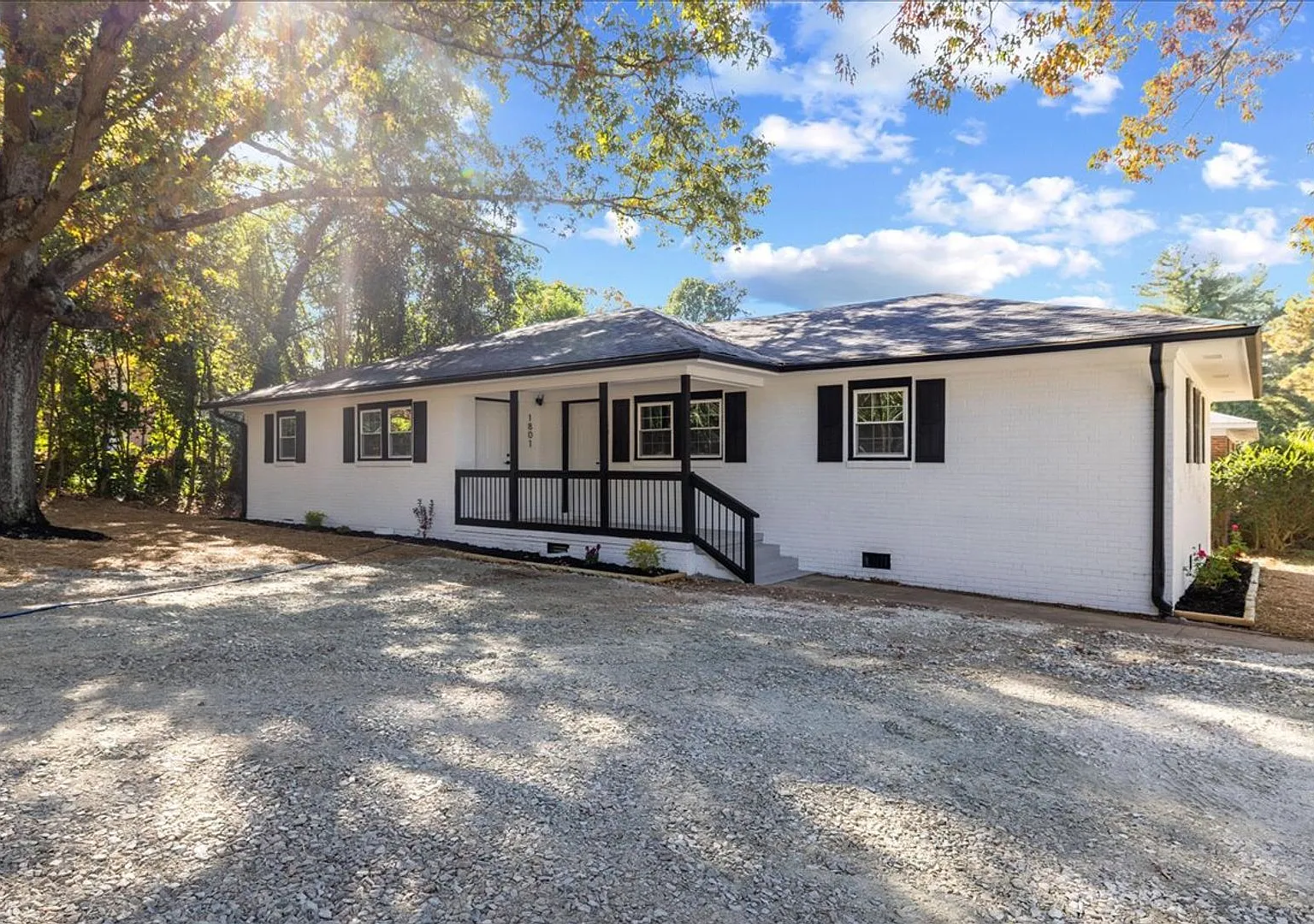 Remodeled 2bd/ 1ba Duplex near Duke University — Photo 1