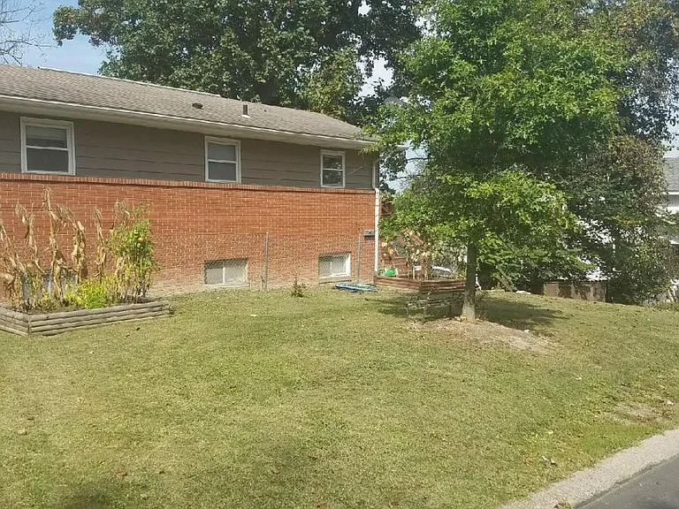 820 Grand St — Photo 6