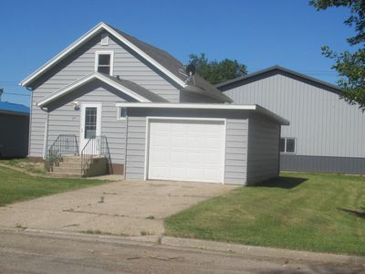 412 2nd St N, McClusky, ND, 58463