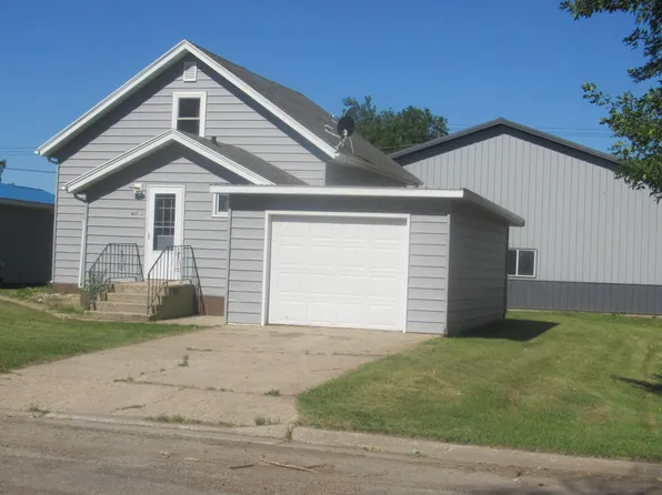 412 2nd St N, McClusky, ND 58463