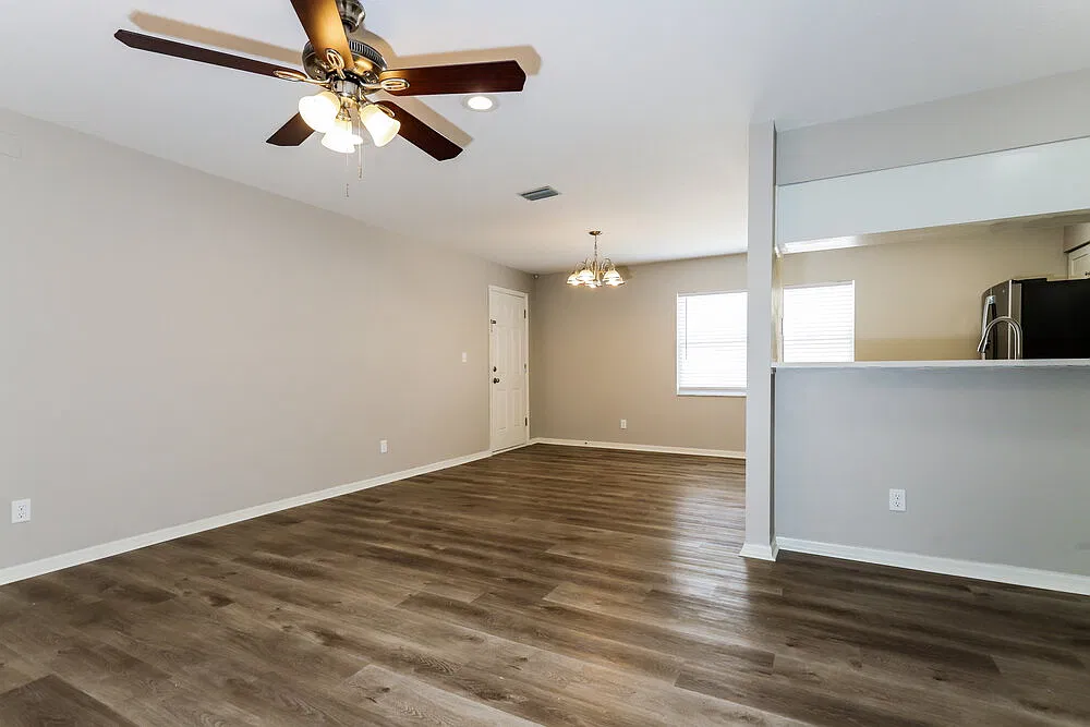 3 bed, 2.0 bath, 1322 sqft, $2,090 — Photo 3