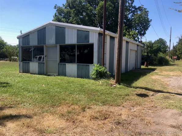 8 8th, Hartshorne, OK 74547