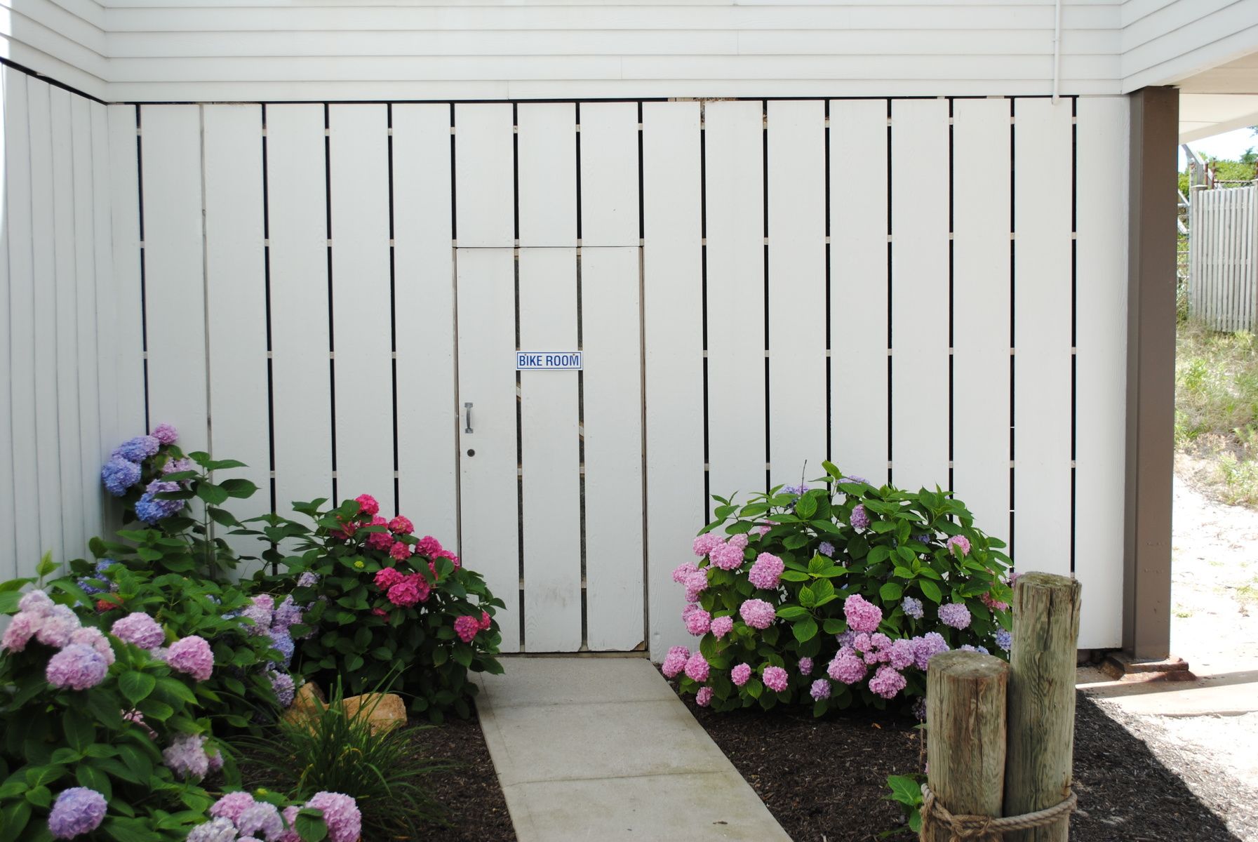 253 Dune Rd Yardarm Unit 69E, Westhampton Beach, NY 11978 Out East