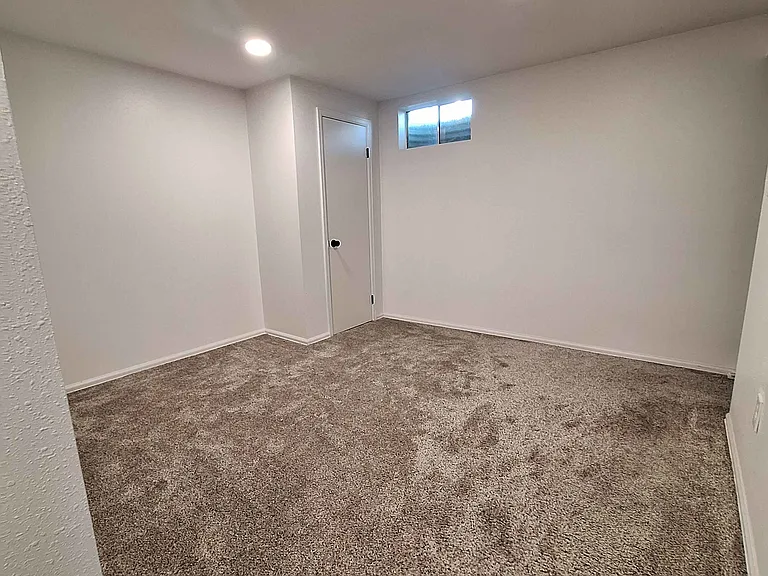 Extra basement common room. This would make a good office or study area or workout room.
