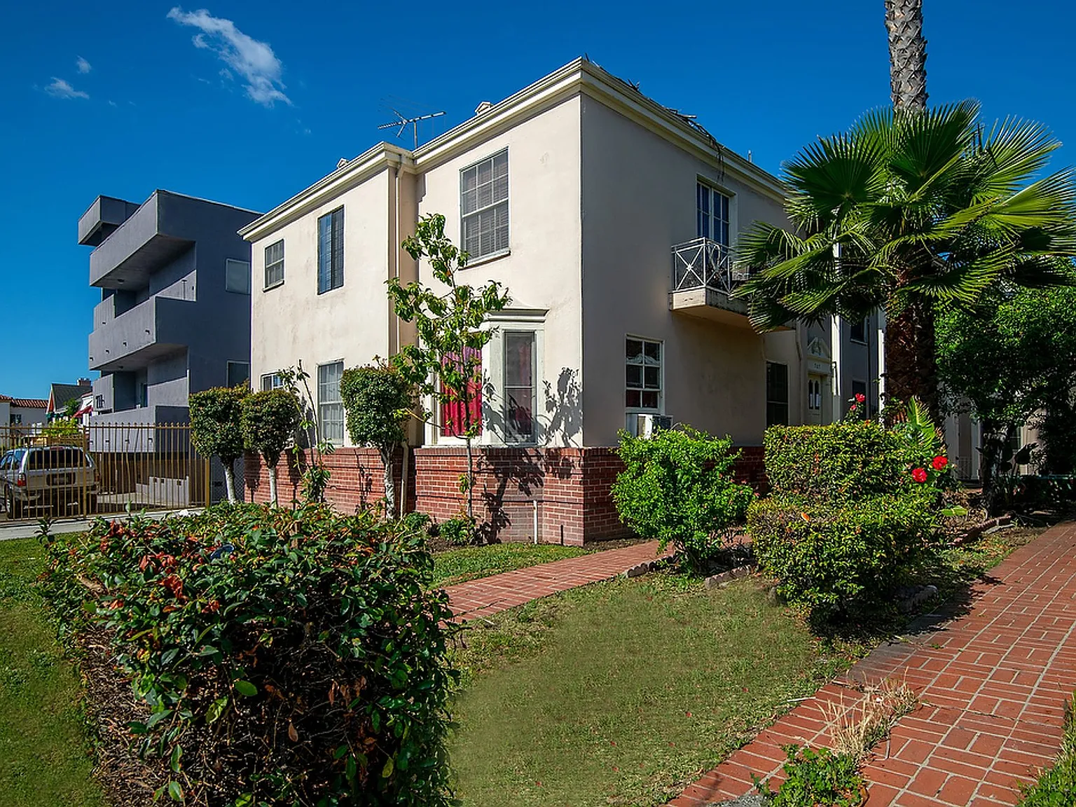 Crenshaw Park Apartments — Photo 3