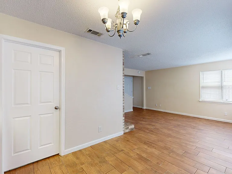 2211 Hilltop Loop — Photo 11