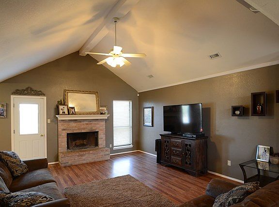 3rd image of 602 Oak Hollow Dr