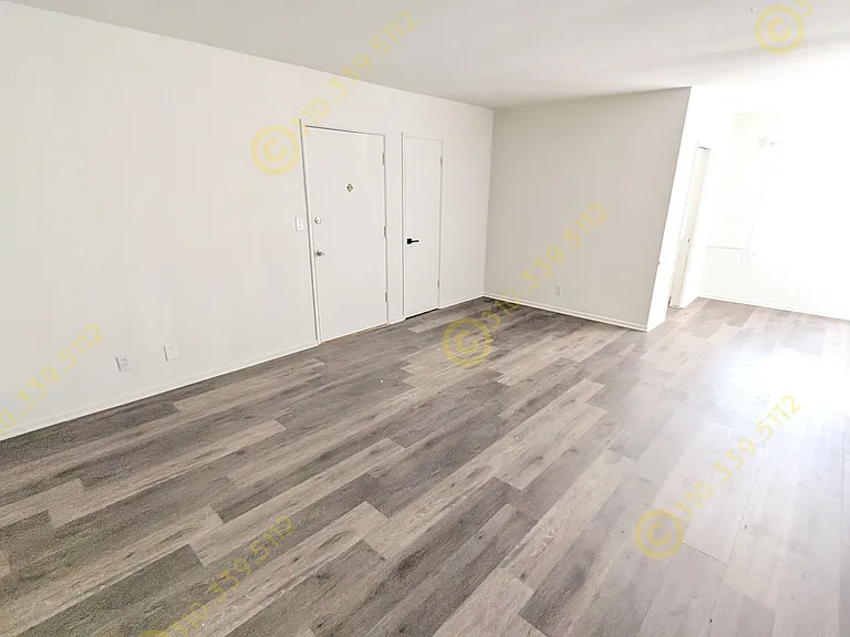 1254 N Havenhurst Dr #15 — Photo 5