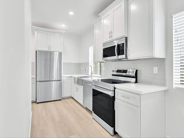 2 bedroom / 1 bath | Midtown Duplex Available Now — Photo 1
