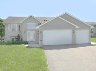 1006 Prairie Ridge Ln, Lester Prairie, MN 55354