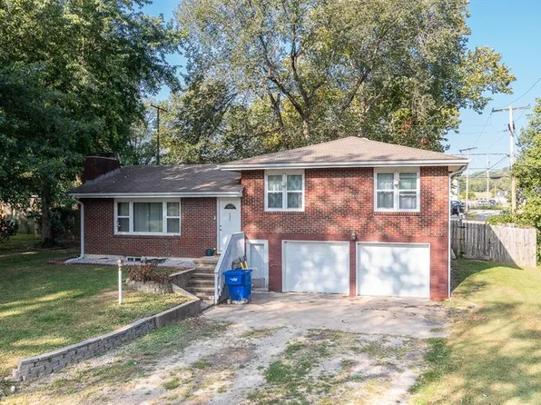 904 Somers St, Tonganoxie, KS 66086