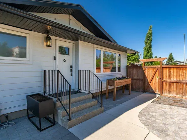 9504 N 3rd St SE, Calgary, AB T2J 0W8