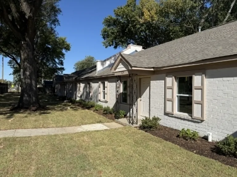 934 N Hollywood St — Photo 23