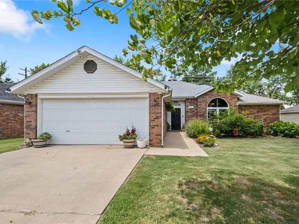1300 N 37th St, Rogers, AR 72756