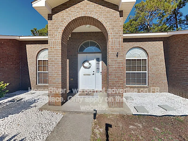 4 bed, 2.0 bath, 2096 sqft, $2,495 — Photo 2