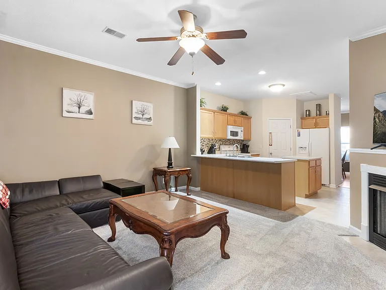 129 Alexander Blvd — Photo 17