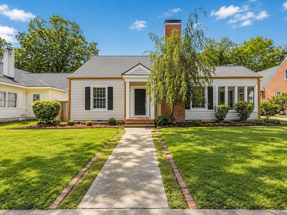 112 Ellington St