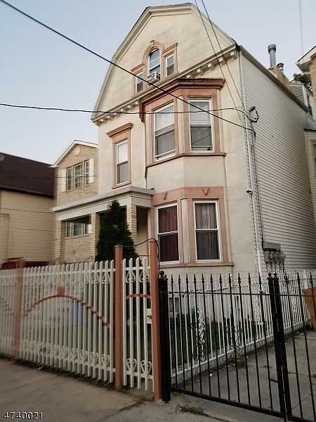 2nd image of 353 N 7th St #3