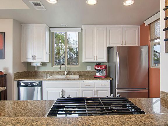 5th image of 4339 Fanuel St