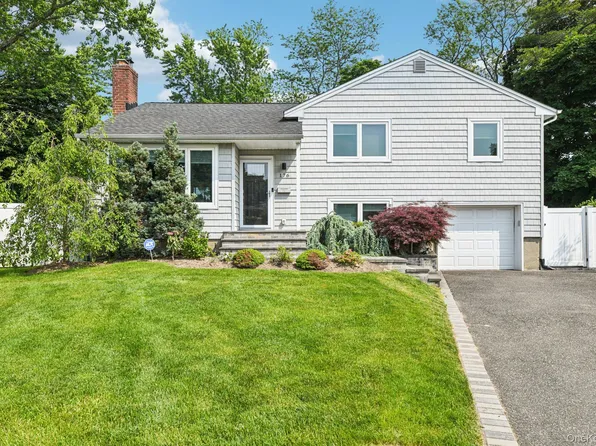 176 Willis Court, Wantagh, NY 11793