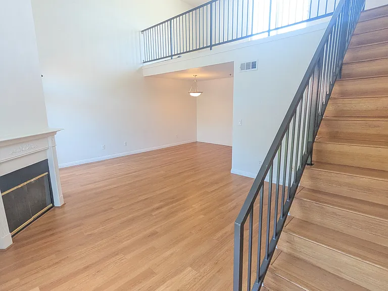 811 N Hayworth Ave #203 — Photo 11