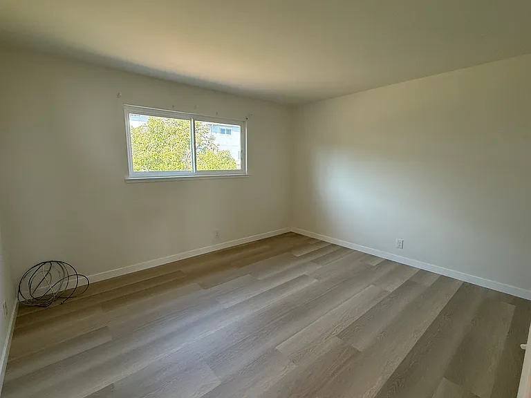 723 Kelmore St — Photo 13