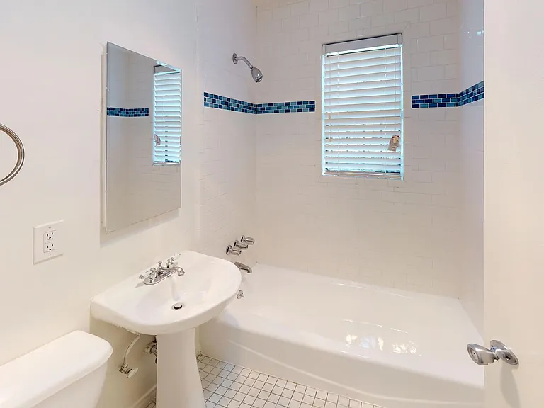 Burnside Villas Apartments — Photo 14