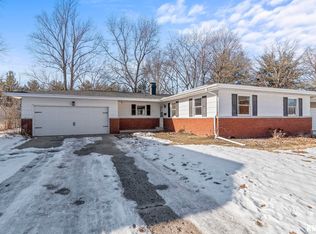 813 Roanoke Dr, Springfield, IL 62702